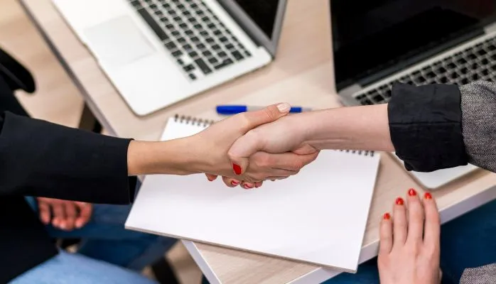 Salarié à temps partiel annualisé : le dépassement horaire hebdomadaire ne suffit pas à entraîner une requalification du contrat en contrat à temps plein 